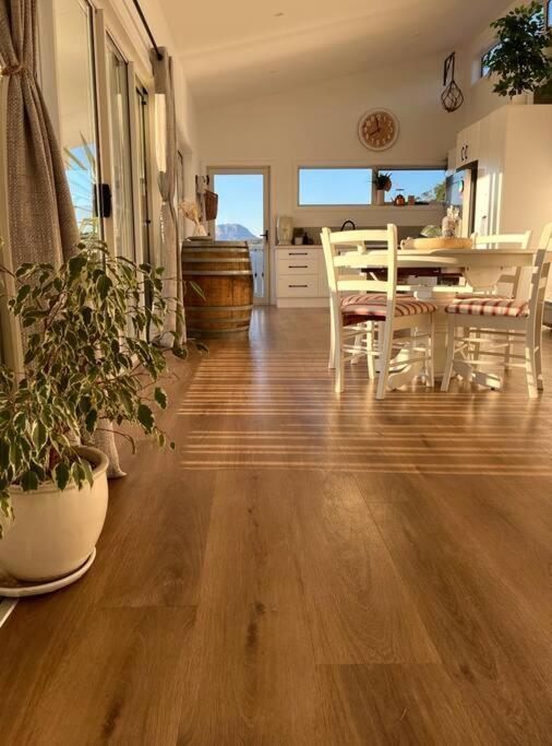 Viola - Seaside Retreat Villa Coles Bay Dış mekan fotoğraf