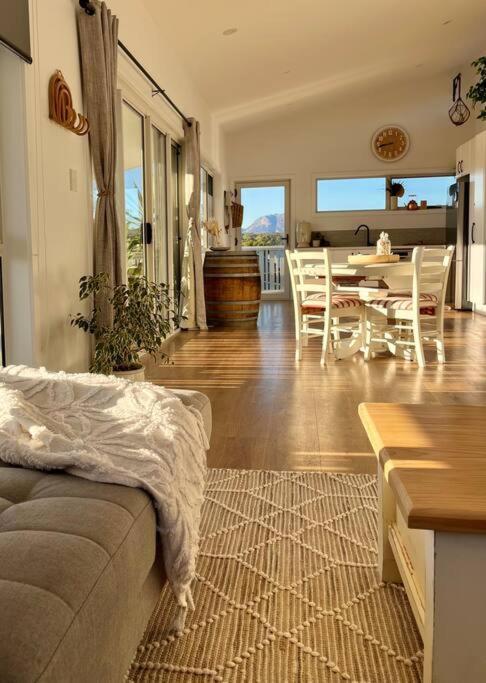 Viola - Seaside Retreat Villa Coles Bay Dış mekan fotoğraf