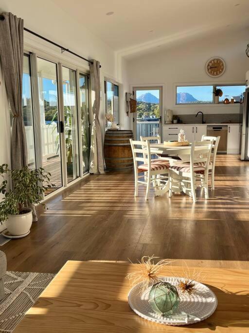 Viola - Seaside Retreat Villa Coles Bay Dış mekan fotoğraf